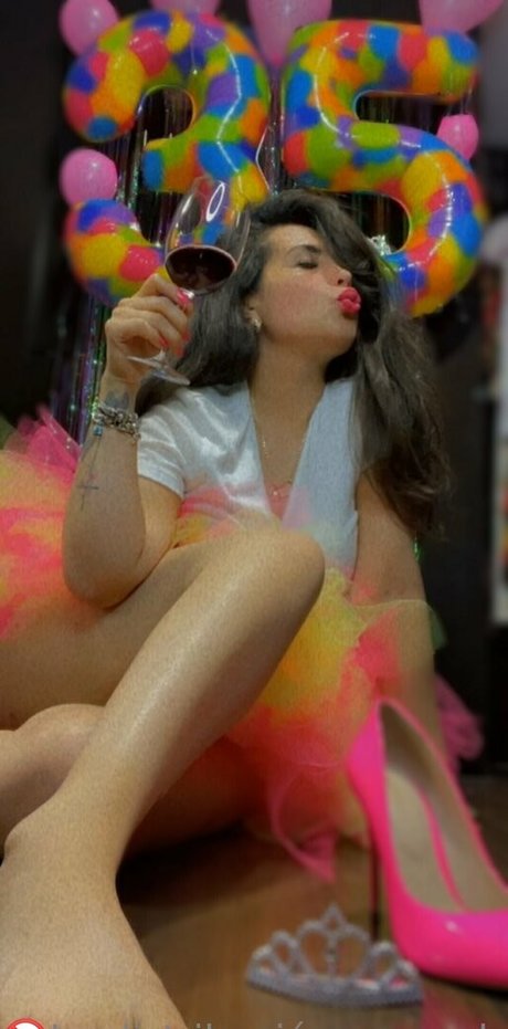 iamfey pornographic model picture