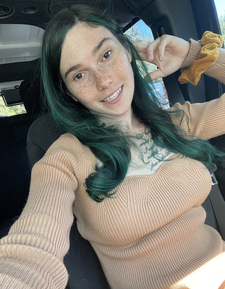 eeveebeesolo free actress pics