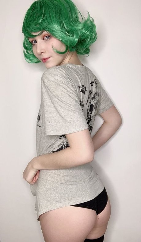 Tsuki Desu actress pics