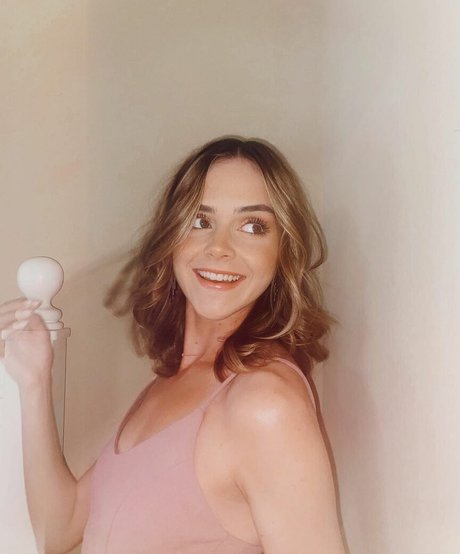 Lauren Mae pornographic model image