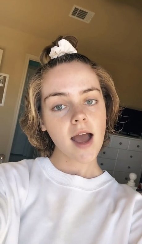 Lauren Mae model top images