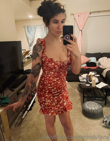 bloodyfans erotic model gallery