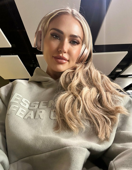 sophiereadeofficial adult star pic