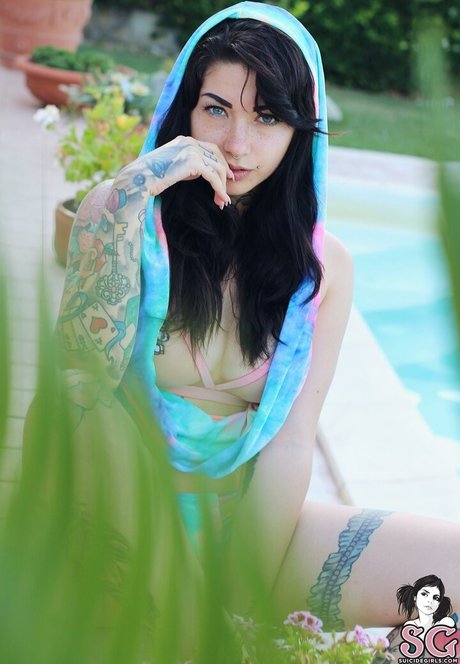 Alerose model hot images