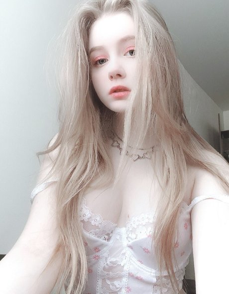 Xzwwass model nudes image