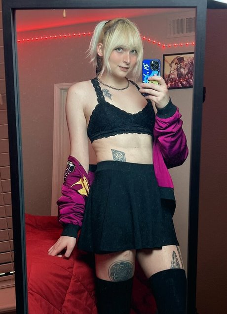 RoseWaltzEX sexy star pic