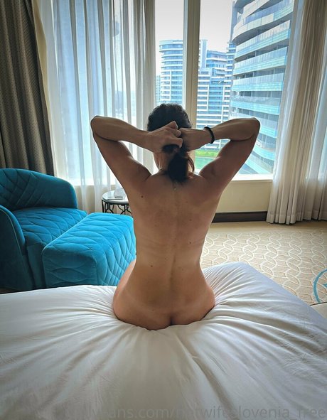 hotwifeslovenia free pretty model photo