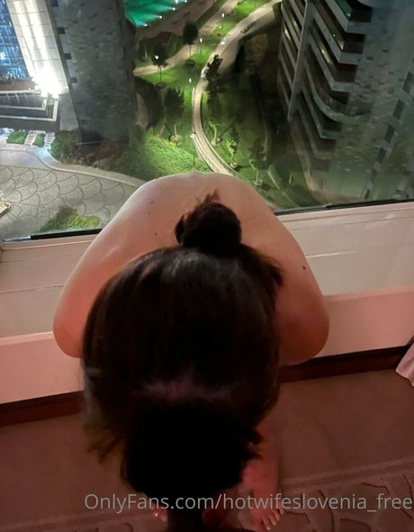 hotwifeslovenia free nude model picture