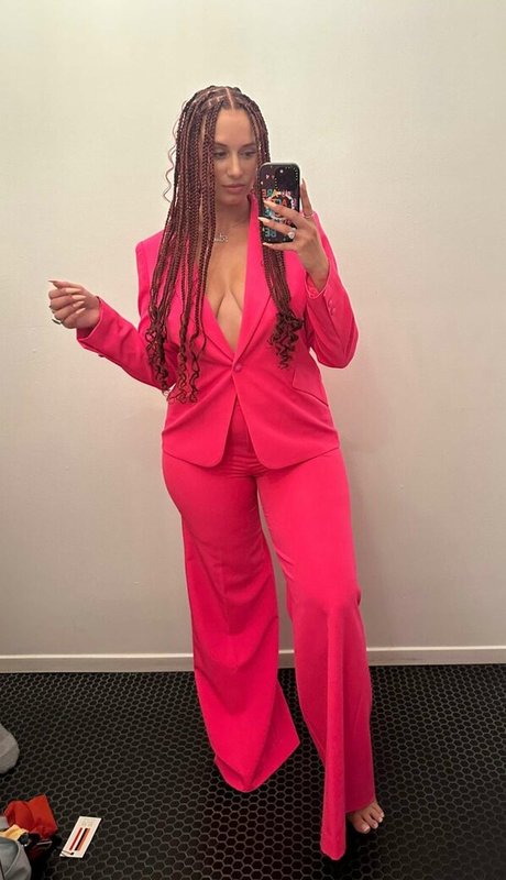 Yesjulz model pornographic archive