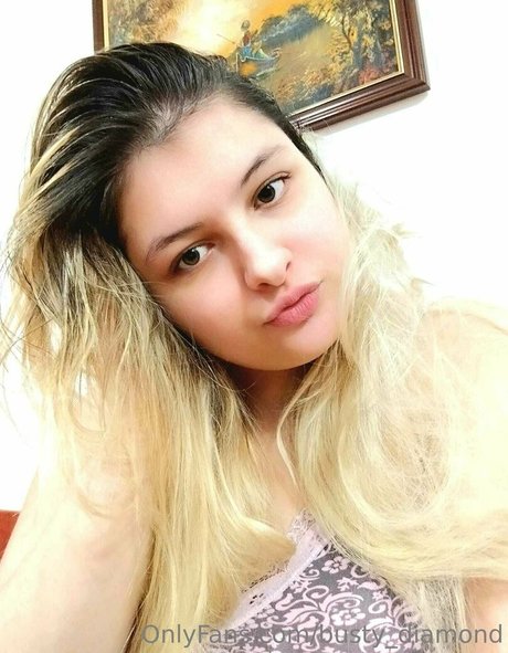 busty diamond top star pic