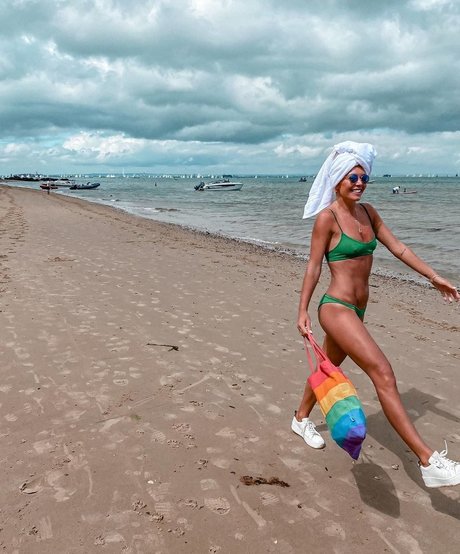 Danni Menzies star best pictures