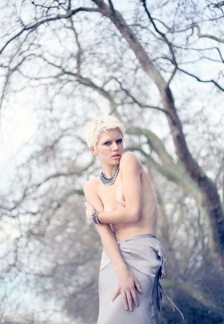 Danni Menzies nice model picture