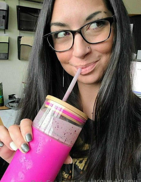 artemisbehaving pornstar erotic pictures