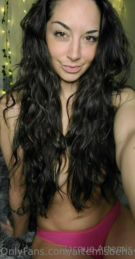 artemisbehaving pornstar free image