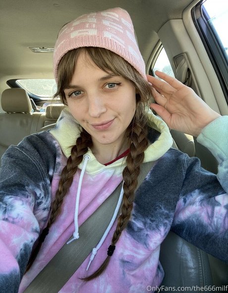 parisbush exclusive model pic