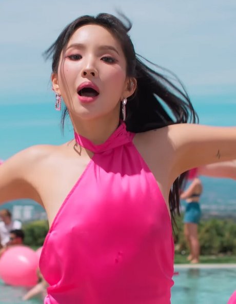 tiny pretty j beautiful model pics