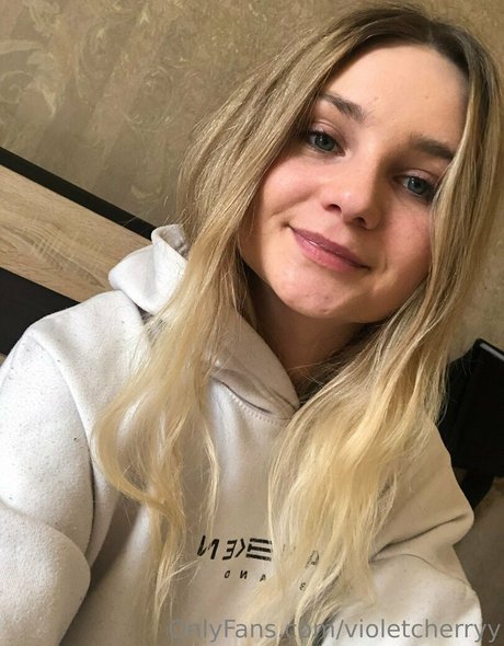 violetcherryy star sexy photo