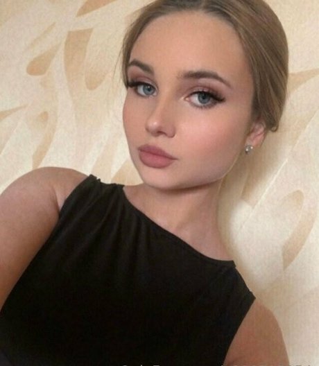 violetcherryy star sexy pictures