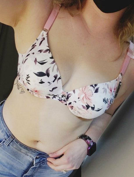 canadiannaughtyneighbour nice model img