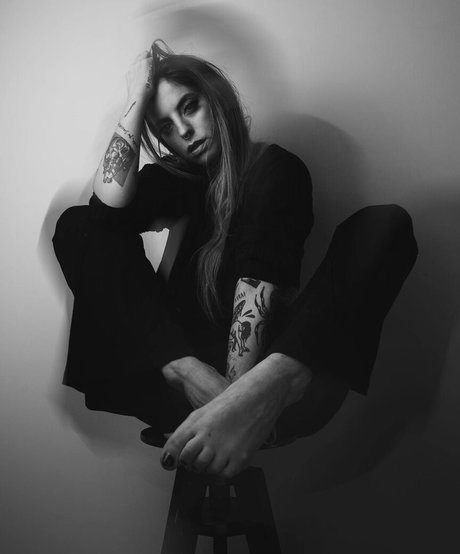 Brokenmirror__ model high quality img