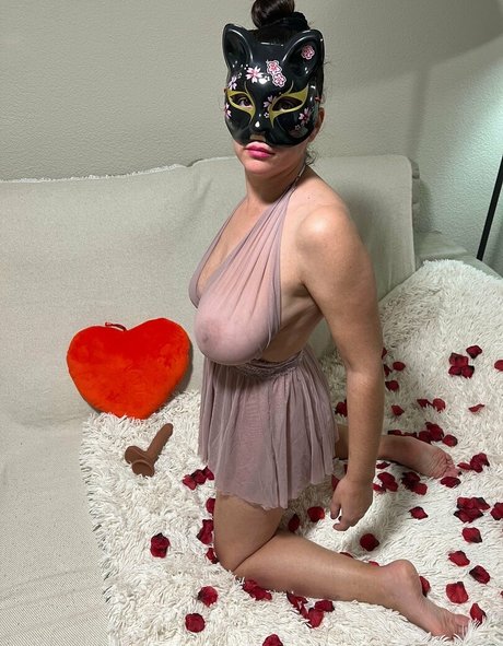 Elsaliux nudes actress image