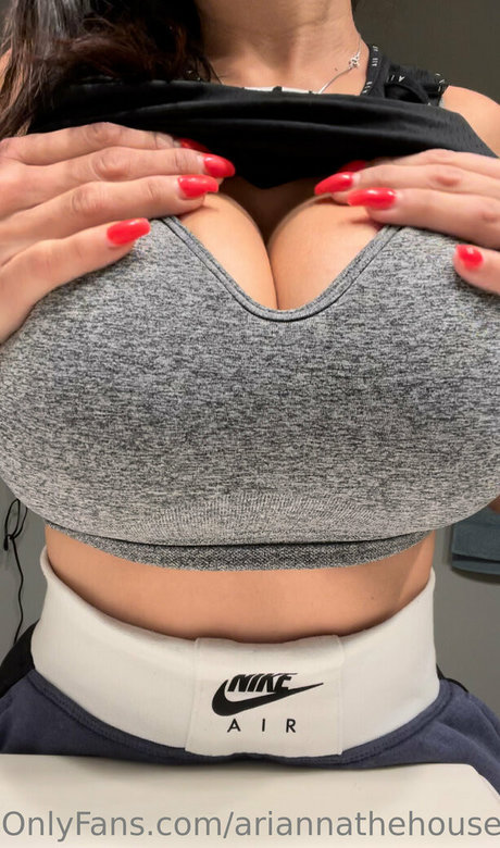 ariannathehousewife erotic pornstar pic