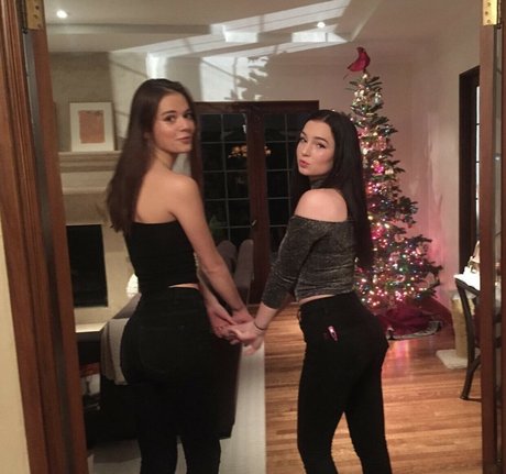 Lizzydm naked pornstar gallery