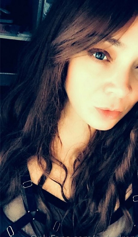 caitydrop model sex pics