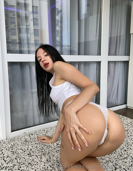 sasha sh model high quality image