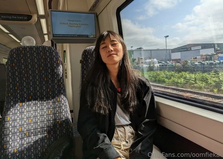 oomfiekat top model image