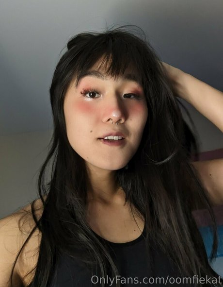 oomfiekat model nude gallery