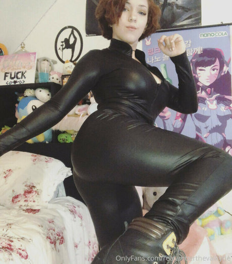 Amberthevalkyrie model erotic image