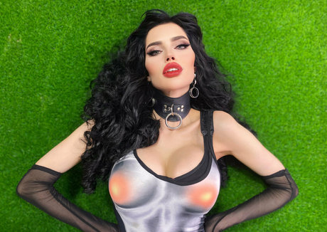 thedamefree naked star pictures