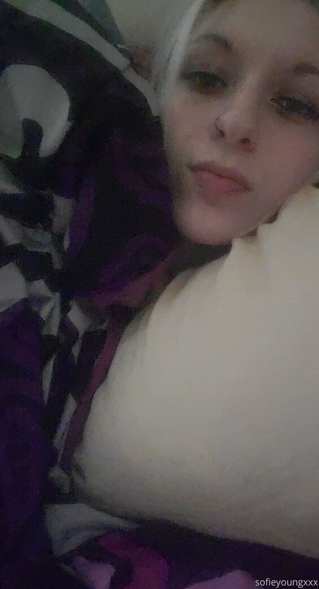 sofieyoungxxx sexy actress photo