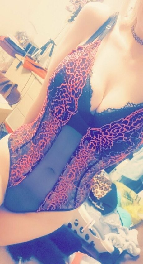 sofieyoungxxx naked actress images