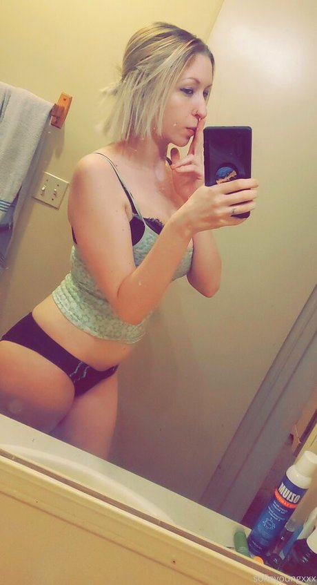 sofieyoungxxx pornographic model archive