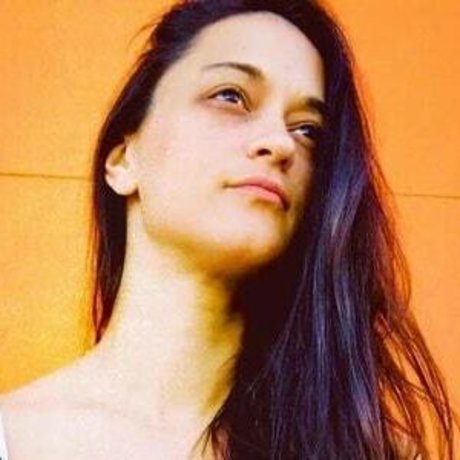 Sara Tomko hd actress pictures