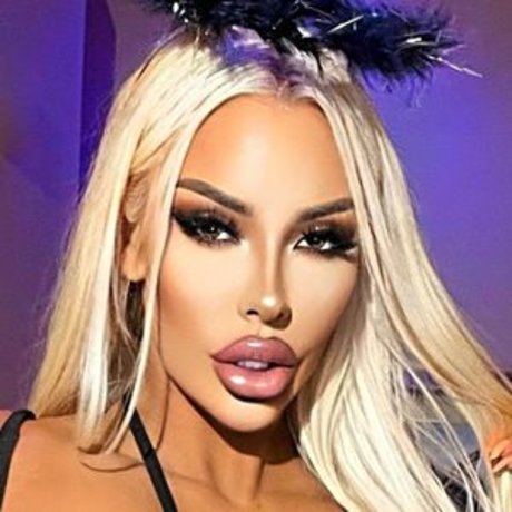 Courtney Taylor star sexy image