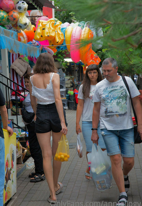 anntallogy model perfect photo