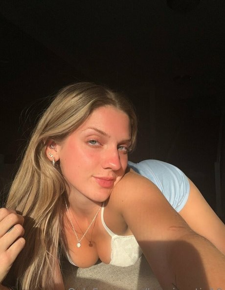 kenziecutie18 pornstar naked images