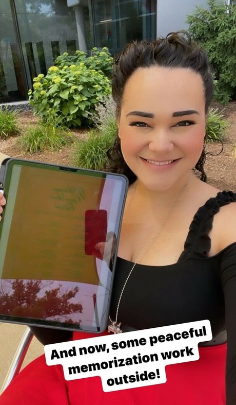 Maggie Renee xxx actress photo