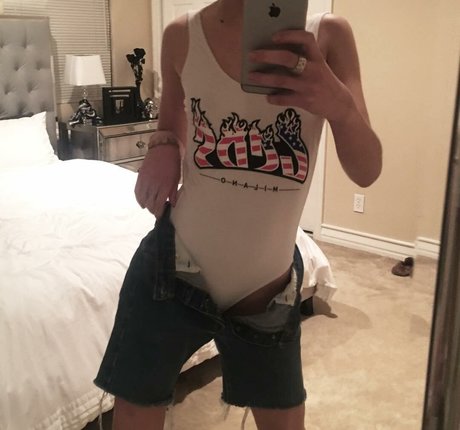 Amanda Steele hd model pic