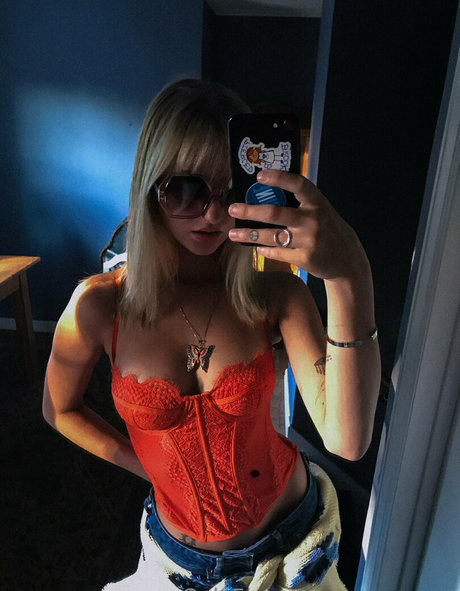 avacanary art model photos