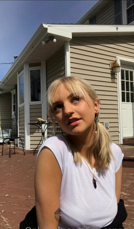 avacanary sexy star picture