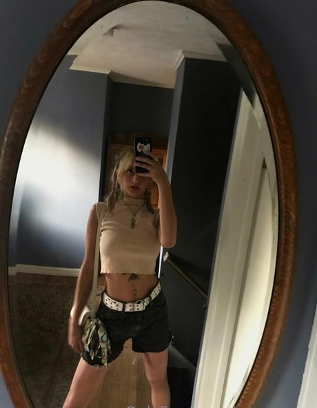 avacanary erotic model archive