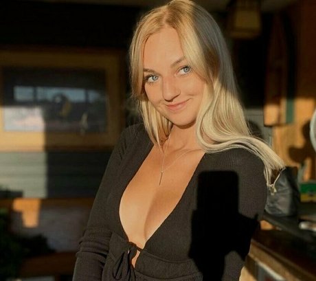 avacanary star hot gallery