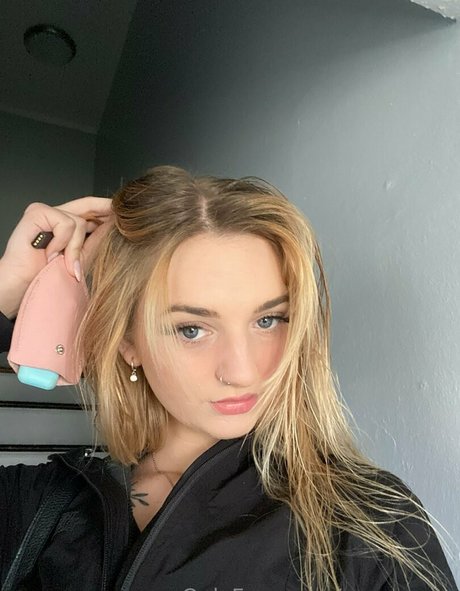 avacanary beautiful star image