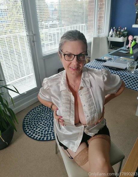 glamgran56 adult model archive