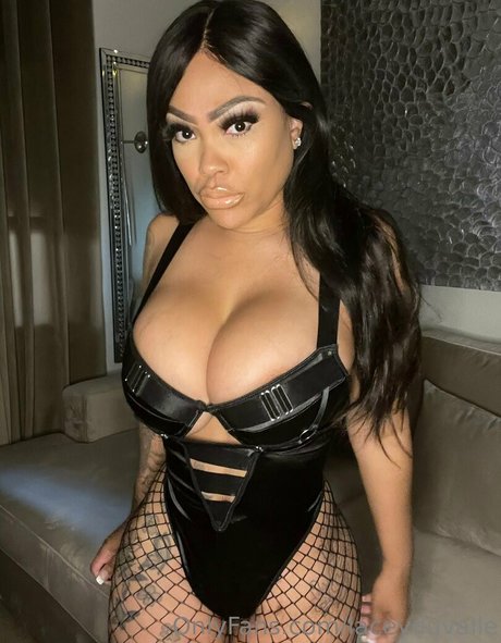 LaceyDuvalle model free images