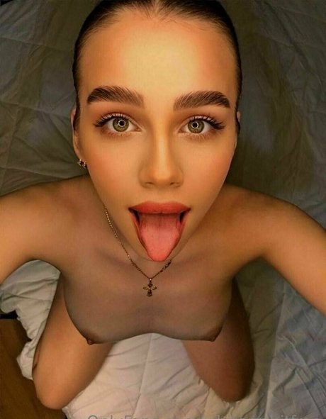 whiterrabitfree model adult img